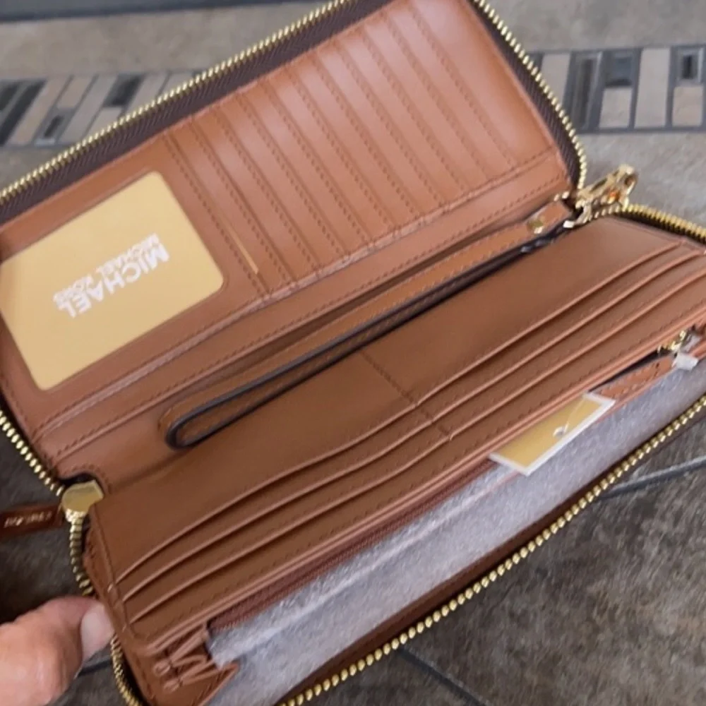 Michael Kors Jet Set Travel Large Travel CONTINENTAL Wristlet-Wallet Brown